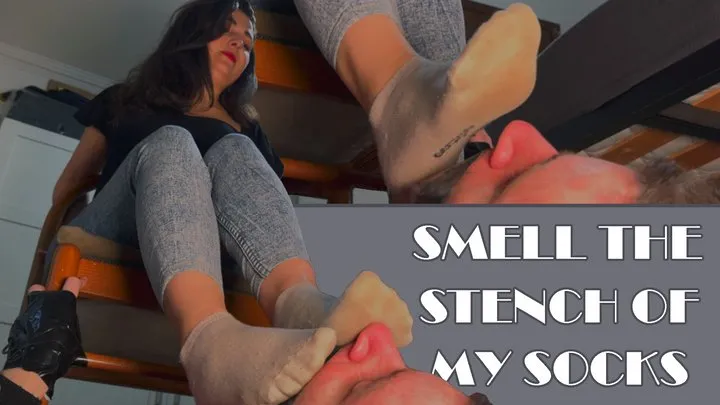 Bondage: Smell My Stinky Socks (Part 1) - Annusa i miei Calzini Puzzolenti Legato (Parte 1)