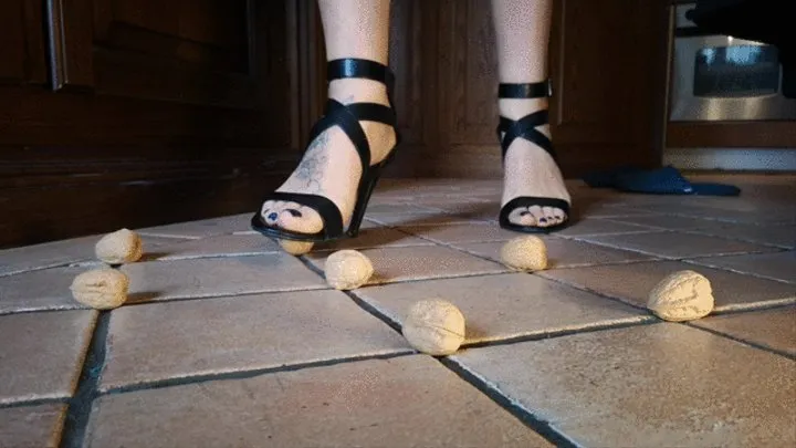 Italian girlfriend - Nuts crush walkover in high heel sandals