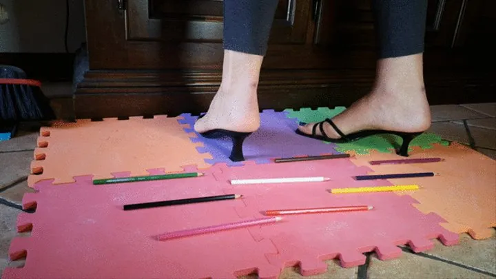 Italian girlfriend - Pencils and cardboard box crush in kitten heels over sponge carpet