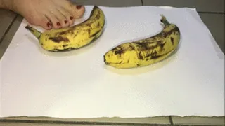 CRUSH FETISH - Ucrainian model - Flattened bananas