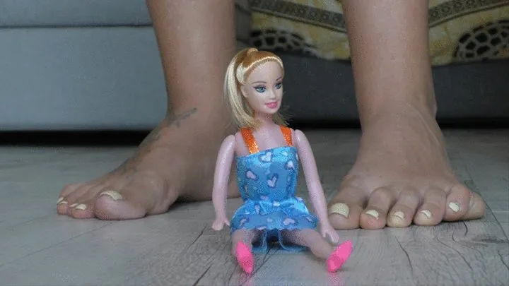 Italian girlfriend - giantess doll crush barefoot under heel and toes