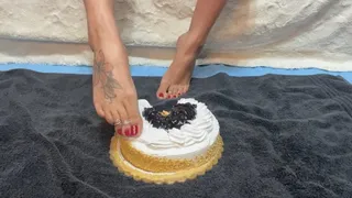 Cake crush barefoot - crush fetish food crush