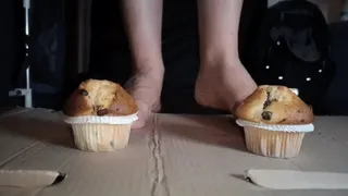 Italian girlfriend - cupcakes crush fetish barefoot