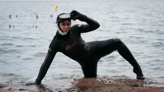 Dive Mask Filling In The Bath