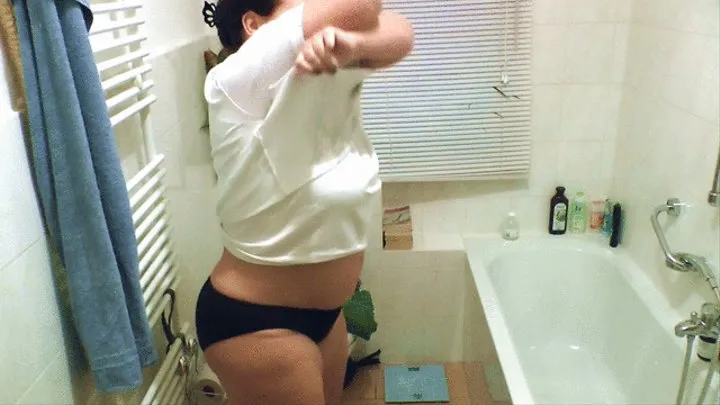 Ines while showering 1