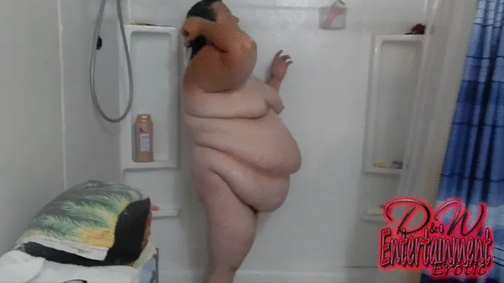 BBW Kelly Queen Takes a Hot shower and shaves her legs!