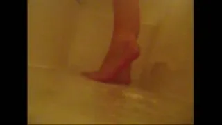 Size 10 Female Feet In The Shower