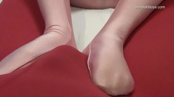 ZENTAI PANTYHOSE FOOTJOB THERAPY