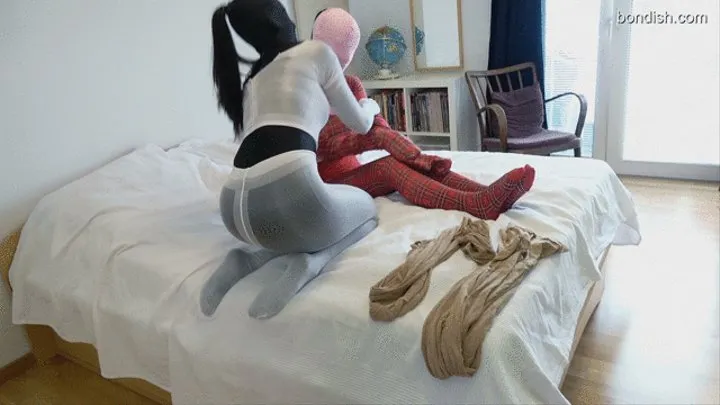 ZENTAI LESBIANS PANTYHOSE ENCASEMENT