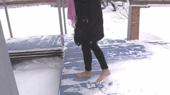 Beautiful Anna's chilly flexible feet in the snow on a very frosty day (Full with 31% discount)