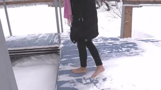 Beautiful Anna's chilly flexible feet in the snow on a very frosty day (Full with 31% discount)