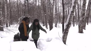 Exclusive series Black on white: Angela and Filliphine in the winter frosty forest (Full)