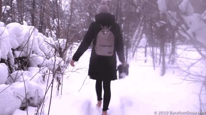 Beautiful Anna's chilly flexible feet in the snow on a very frosty day (Part 6 of 6)