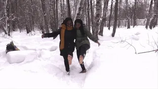 Exclusive series Black on white: Angela and Filliphine in the winter frosty forest (Part 1 of 2)