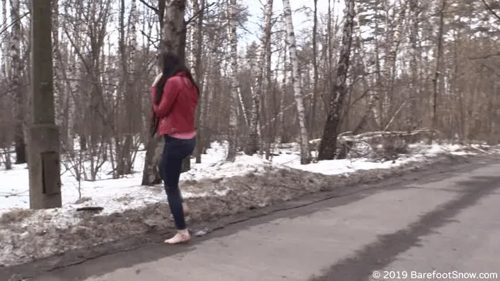 Giant beauty Kristina with very big feet and long toes on the winter road (Part 2 of 6)