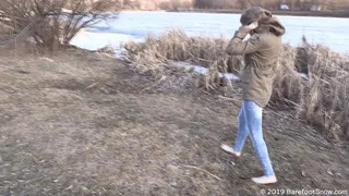 Inna with a red pedicure and soles barefoot on the spring ground and snow (Full)