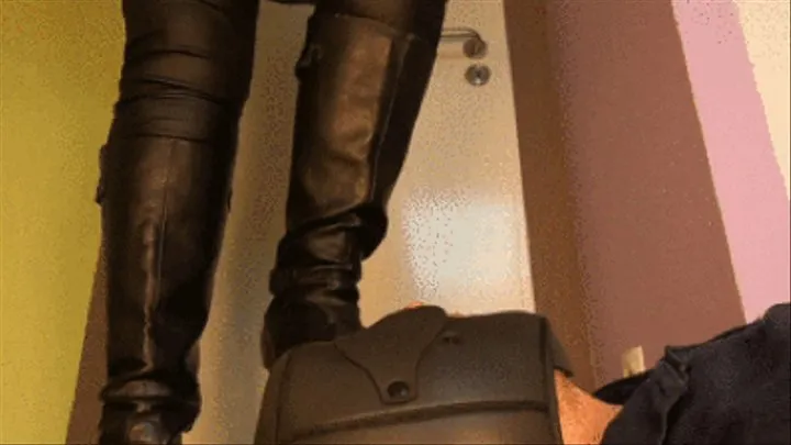 CC - weekend with my slave, dirty boots