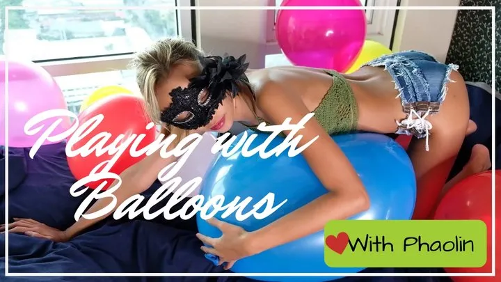 Phaolin Plays with her Balloons