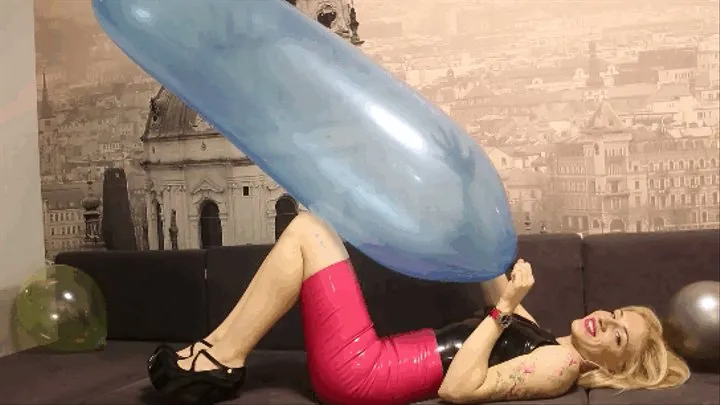 Latex doll plays with balloons