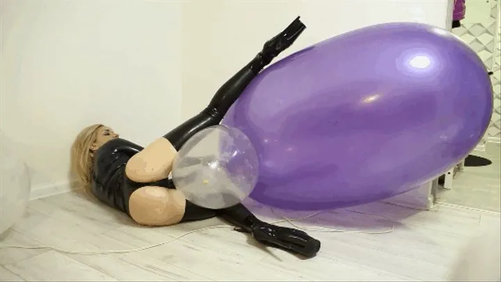 Lusty latex blonde with balloons