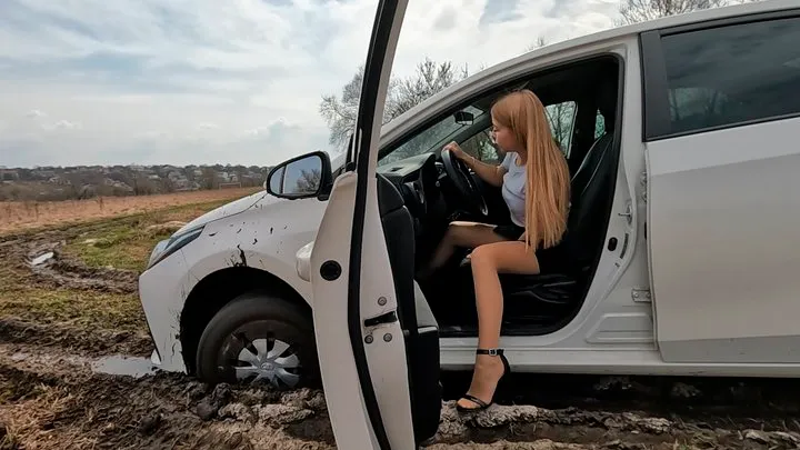 Anya decides to cut the path and gets stuck hard