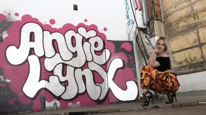 FASHION PHOTOSHOOTING BEHIND THE SCENE GRAFITTI WALL ANGIE LYNX