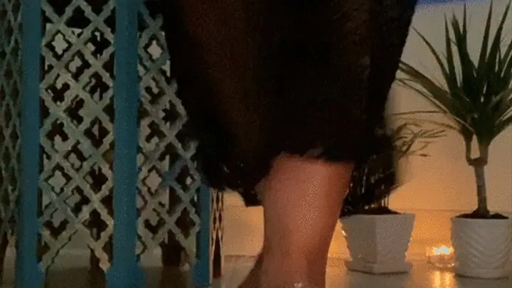 SEXY FEET DANCING