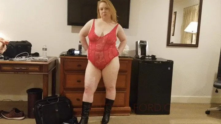 Sexy BBW MILF gives blowjob in lingerie