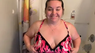 Sexy BBW Bathroom Upshot Blowjob