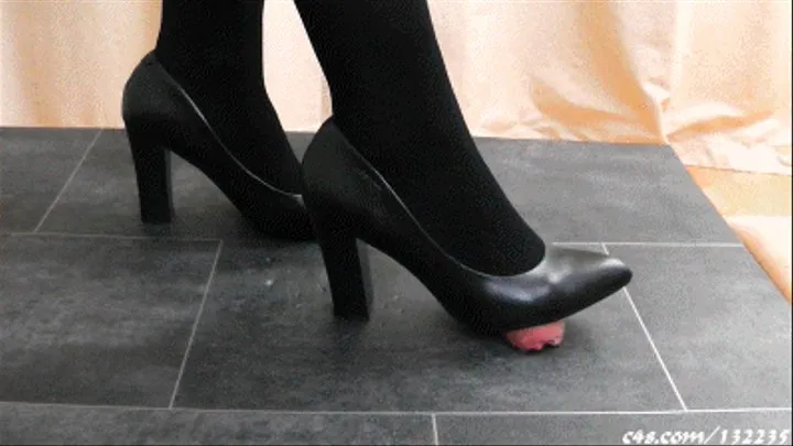 Shoejob with black Pumps Four