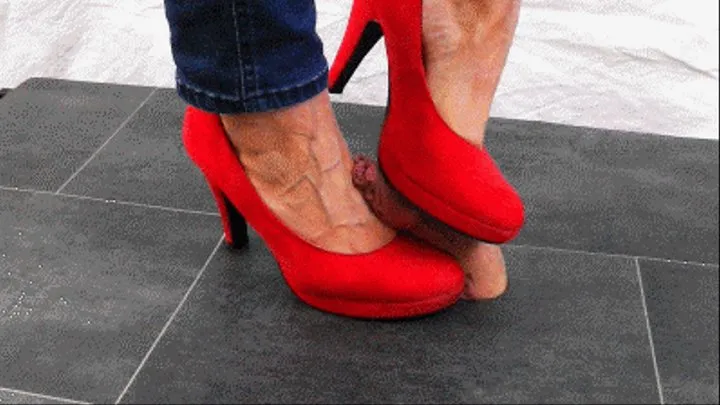 Shoejob with red Pumps