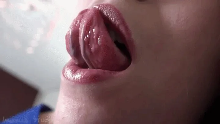 Giantess Lips no speaking