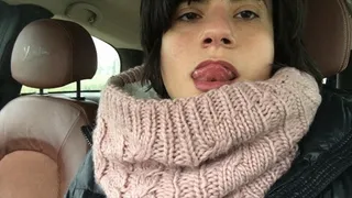 Miss Minnie's drooling tongue - video with replay and slow motion