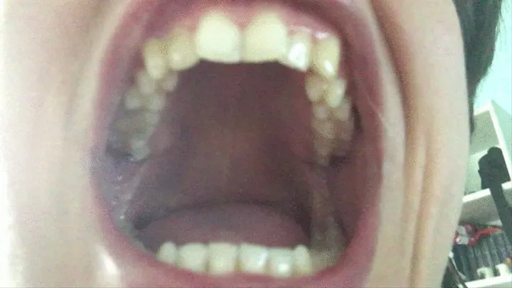 I show you my uvula singing with first exploration of the mouth