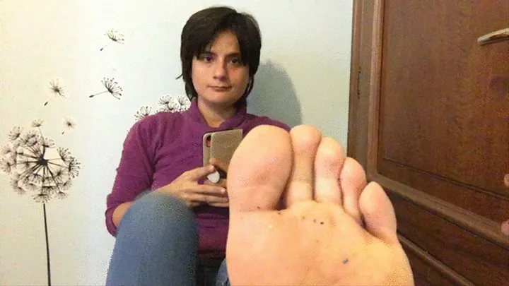 I ignore you while I show you my fantastic goddess feet