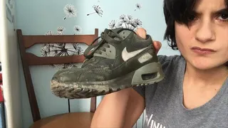 I clean my green nike air max sneakers from the mud