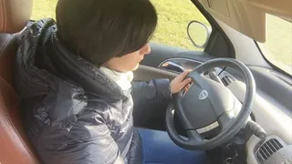 miss minnie goes crazy to drive in reverse