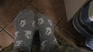 miss minnie shows off her socks while watching a new fetish show on netflix