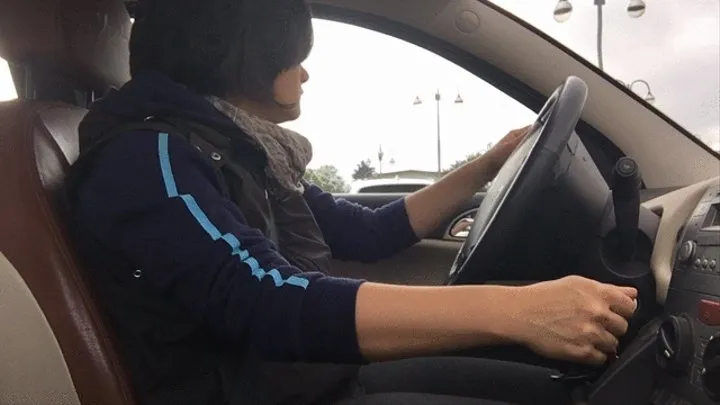 Miss Minnie drives - buy this video to see how well the car changes gear