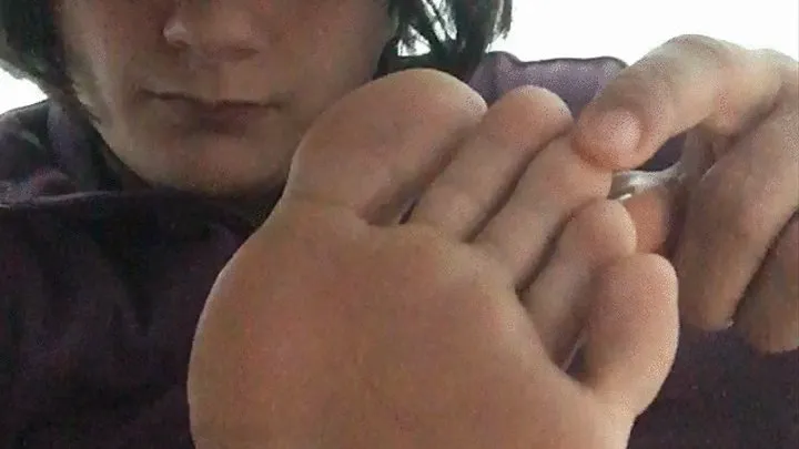 a giantess shows you the soles of her feet - miss minnie
