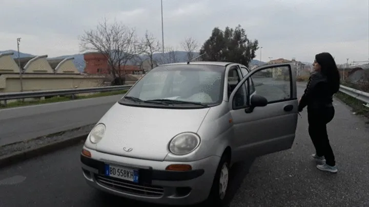 I drive my Daewoo Matiz in reverse on Italian roads