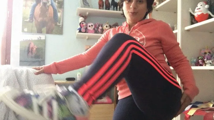 Pov: ti prendo a calci nelle palle vestita sportiva