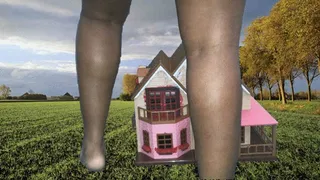 Giantess Tries to Stink out Tinies from House