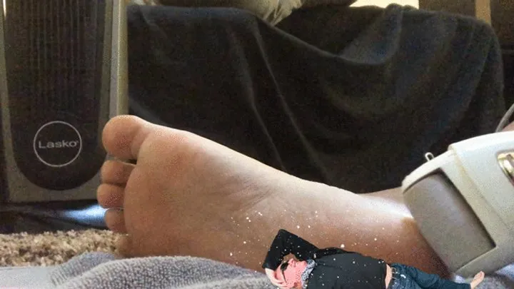 Teenie in Heaven getting Covered in Giantess Foot Dust