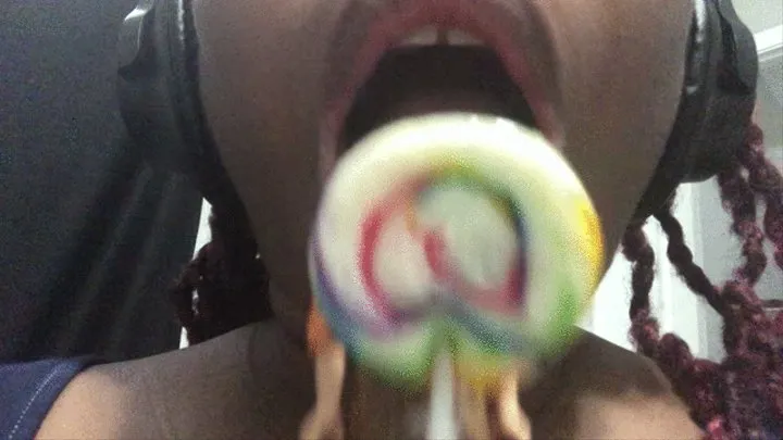 Giantess Enjoying Teeny on Lollypop