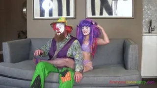 Clown Scissorhold Showdown! Miss Quin Punishes Boppy