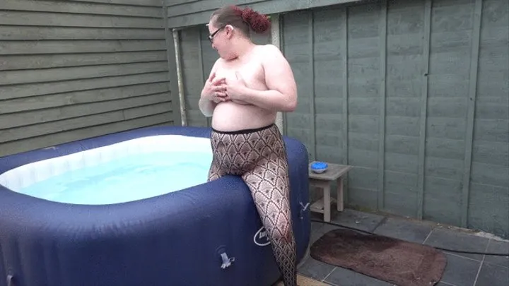 Sexy fishnet pantyhose in the hot tub