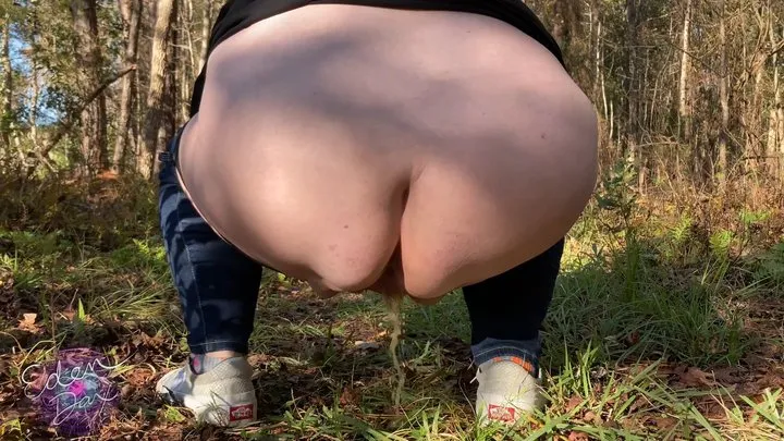 BBW Public Pee in the Woods