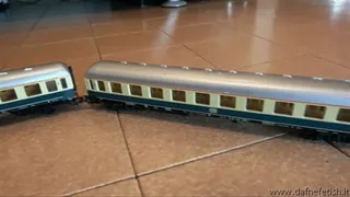Morgana crushing the toy train - Morgana calpesta e distrugge il trenino ( english language)