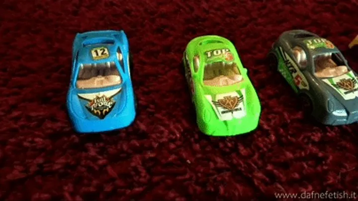 Giantess Susy and the toy cars - La gigantessa Susy e le macchinine ( english language)